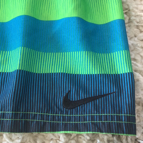 NWT Nike Boys Volley Swim Shorts / Swim Trunks Size Small - Picture 3 of 9